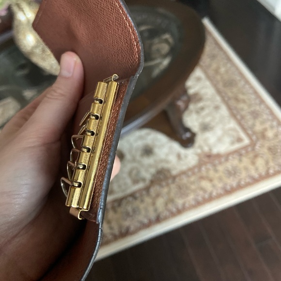 Louis Vuitton 6 Key Holder in Monogram - Picture 8 of 12